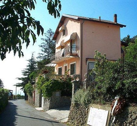 La Tana Del Tasso Ventimiglia Bed & Breakfast Dış mekan fotoğraf