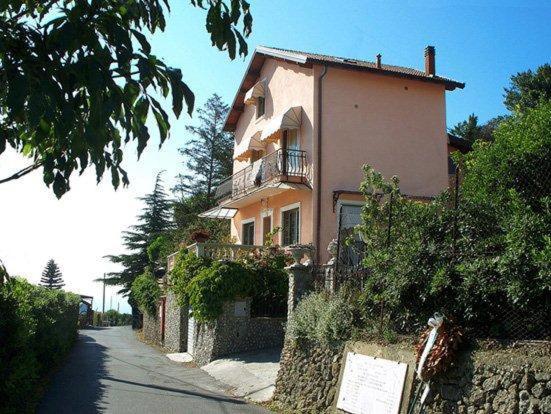La Tana Del Tasso Ventimiglia Bed & Breakfast Dış mekan fotoğraf