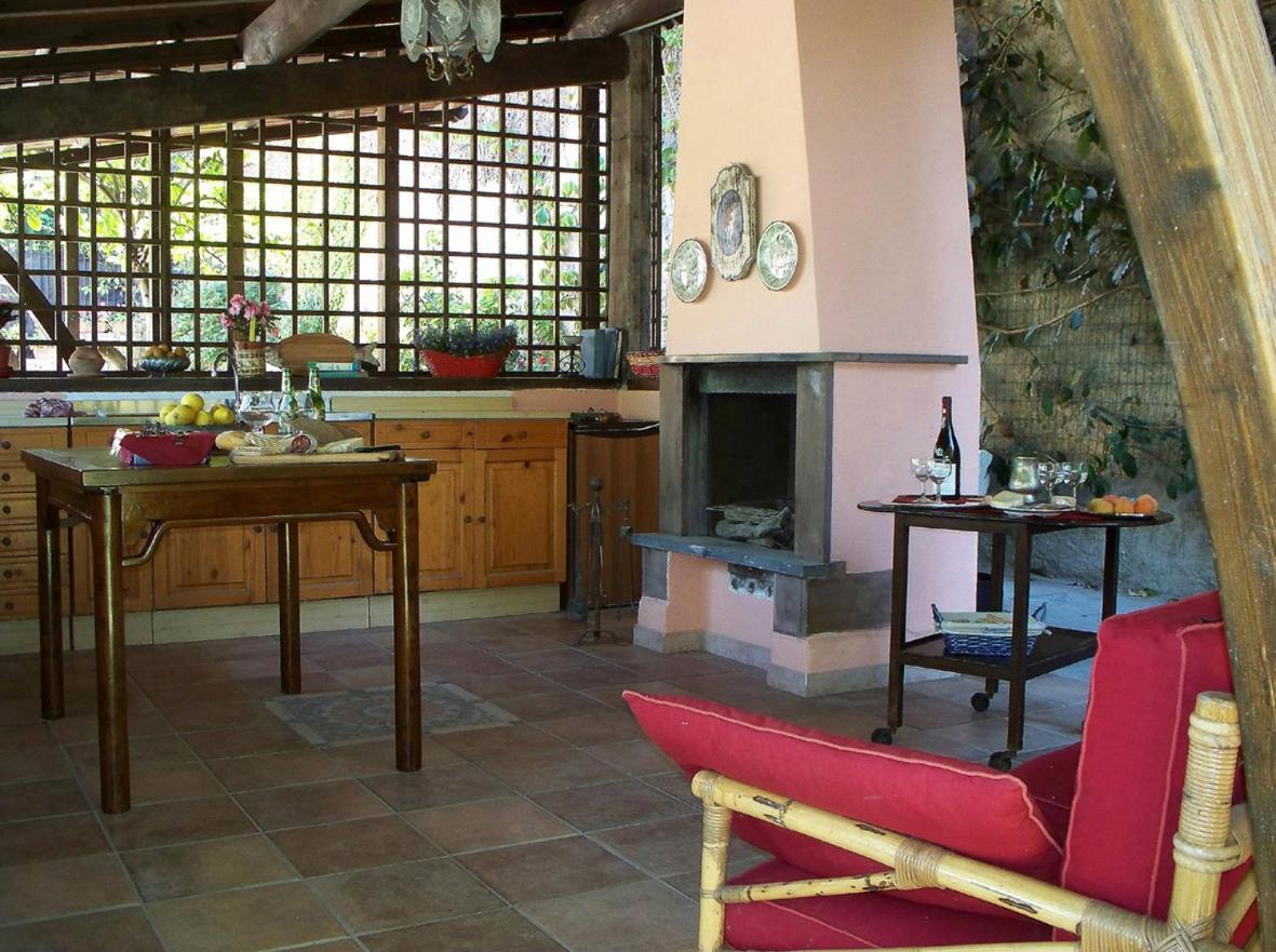 La Tana Del Tasso Ventimiglia Bed & Breakfast Dış mekan fotoğraf