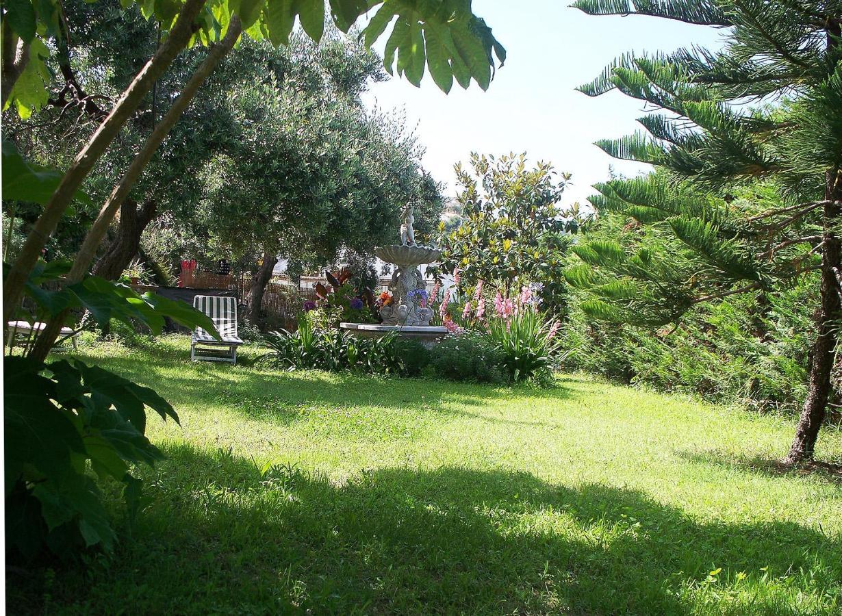 La Tana Del Tasso Ventimiglia Bed & Breakfast Dış mekan fotoğraf