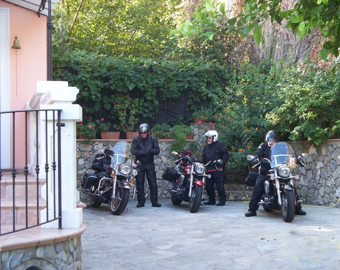 La Tana Del Tasso Ventimiglia Bed & Breakfast Dış mekan fotoğraf