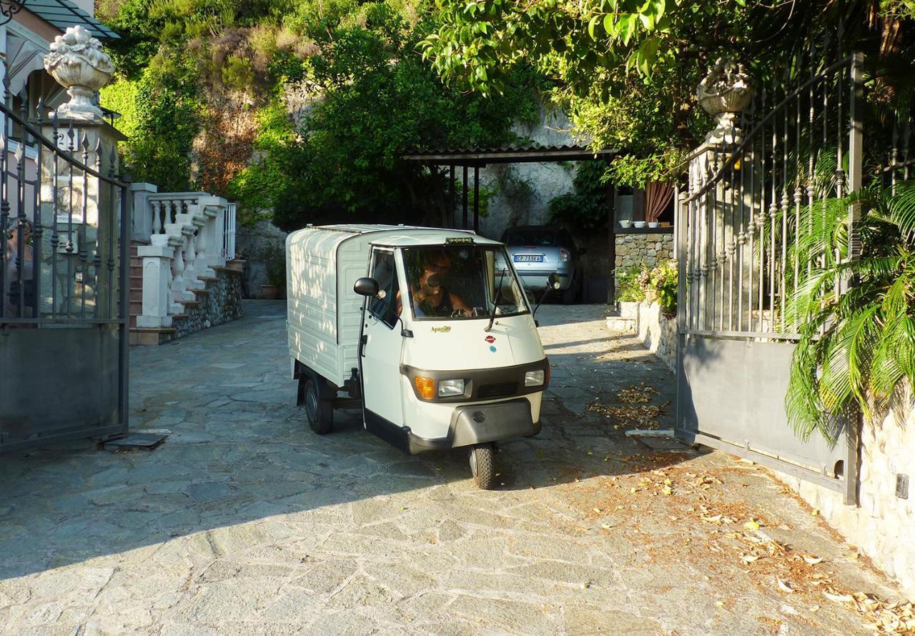 La Tana Del Tasso Ventimiglia Bed & Breakfast Dış mekan fotoğraf